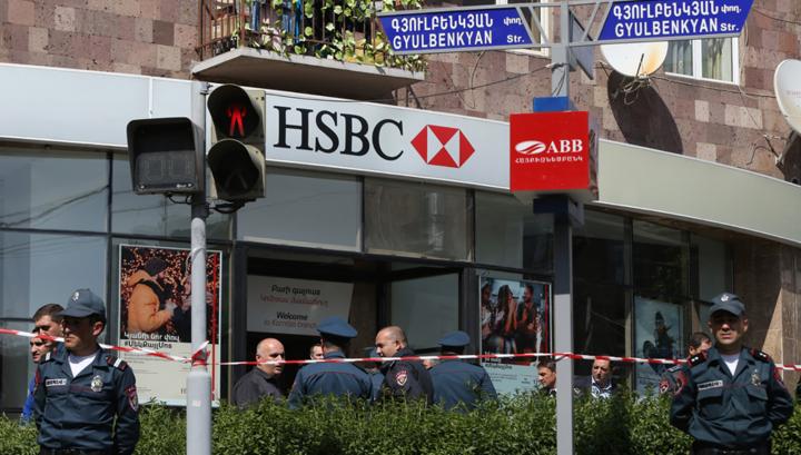 HSBC բանկի վրա հարձակումը. Լուսանկարներ, տեսանյութեր
