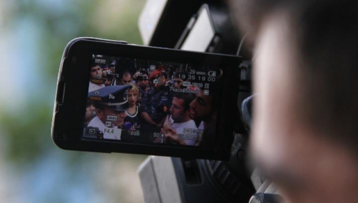 Թավշյա հեղափոխոթյան օրերին բռնության է ենթարկվել 13 լրագրող