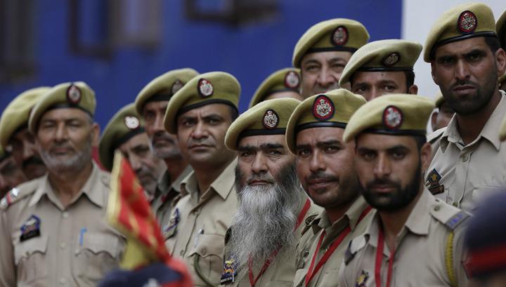Հնդկաստանում ոստիկաններին արգելել են լայն ժպտալ