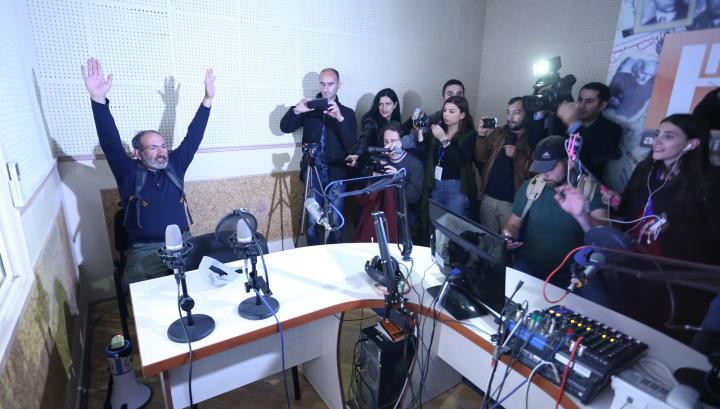 Նիկոլ Փաշինյանն այցելել է մեկ տարի առաջ իր «նվաճած» Հանրային ռադիոն