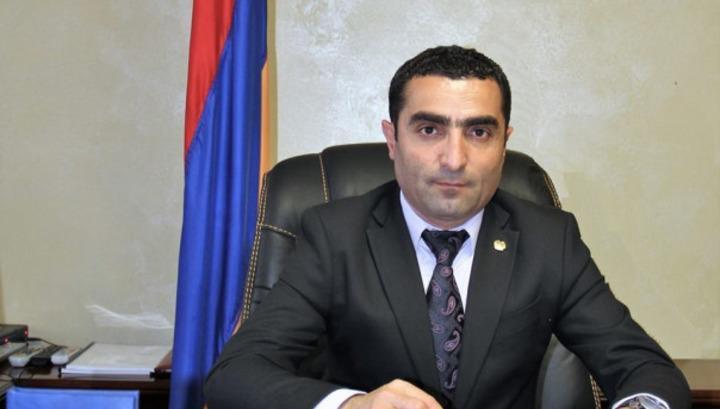 «Նոր Հայաստանում» պաշտոնյաների եղբայրները մարդ ծեծելով են զբաղված