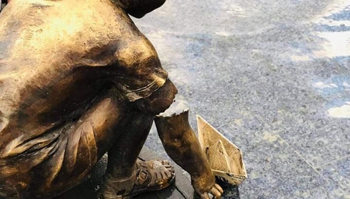 Նորաբաց այգու արձանը կարող է վնասված լինել պատահաբար դիպչելու հետևանքով. Ոստիկանություն