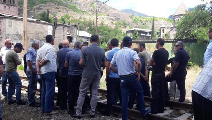 Ալավերդու գործարանի աշխատակիցները փակել էին Երևան-Թբիլիսի երկաթգիծը․ News.am