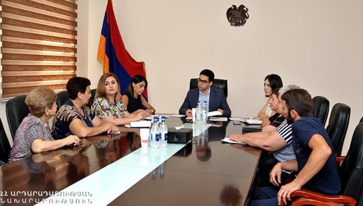 Ռուստամ Բադասյանն ընդունել է ցմահ ազատազրկվածների հարազատներին