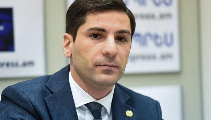 Ընտրությունների նախօրեին Գարիկ Սարգսյանը քաղաքական պատճառով աշխատանքից տնօրենների է ազատել