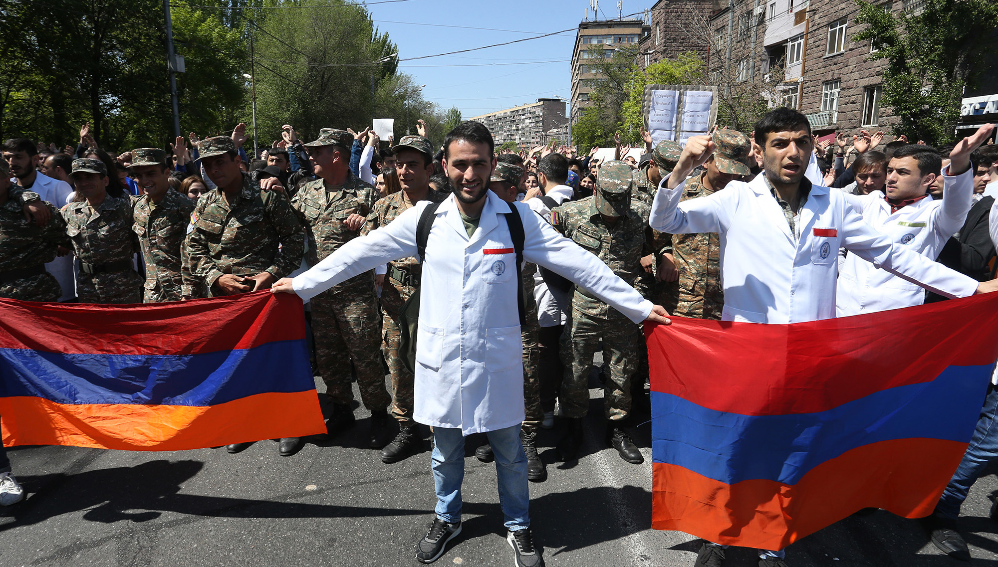 Сми ереван. Жители Армении. Россияне в Армении. Жители Армении фото. Армения сейчас.