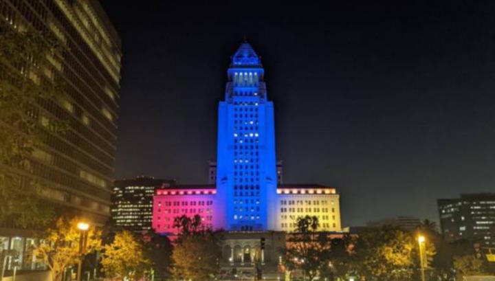 Լոս Անջելեսի քաղաքապետարանի շենքը լուսավորվել է Հայաստանի դրոշի գույներով