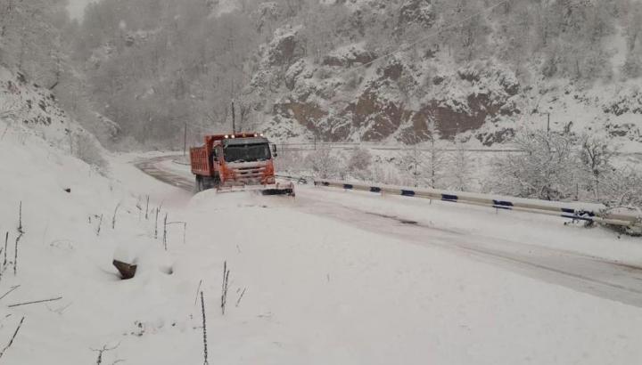 Սյունիքի մարզում փրկարարներն արգելափակումից դուրս են բերել 15 մարդատար ավտոմեքենա և քարշակել 40 բեռնատար