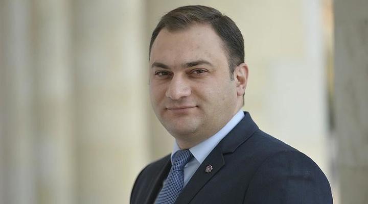 Սերժ Սարգսյանը պաշտոնից ազատել է մամուլի քարտուղարին