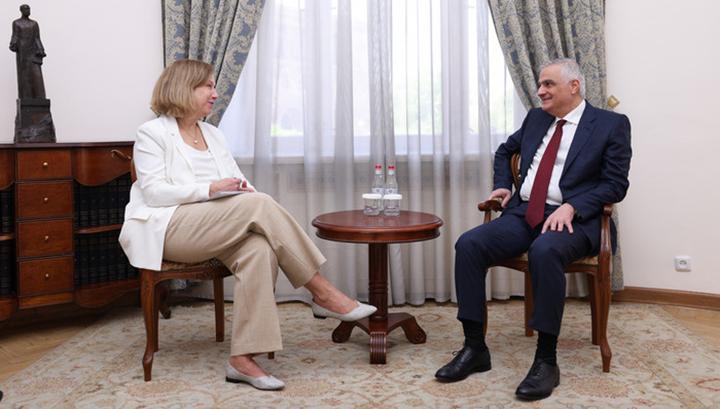 Հայաստանի փոխվարչապետը հանդիպել է ԱՄՆ դեսպան Քրիստինա Քվինին