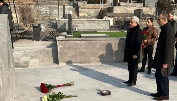 Սերժ Սարգսյանը հարգանքի տուրք է մատուցել հանուն Հայրենիքի անմահացած բոլոր հայորդիների հիշատակին