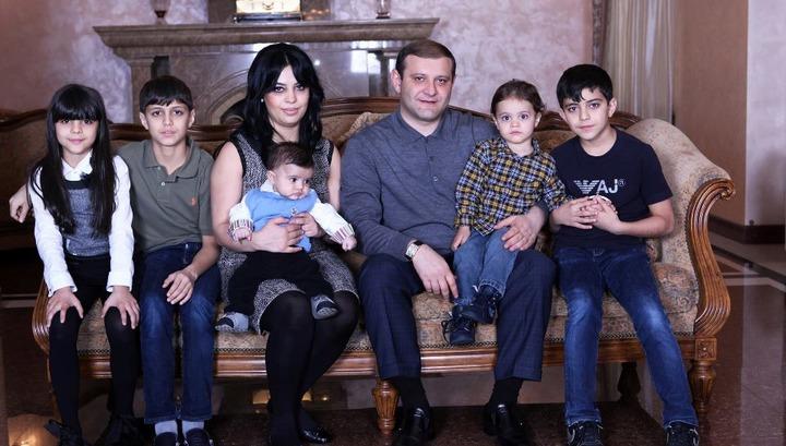 Տարոն Մարգարյանն ընտանիքի հետ լքել է Հայաստանը․ «Հրապարակ»