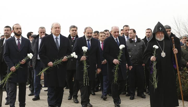 Հայաստանի և Արցախի ղեկավարներն այցելել են «Եռաբլուր»