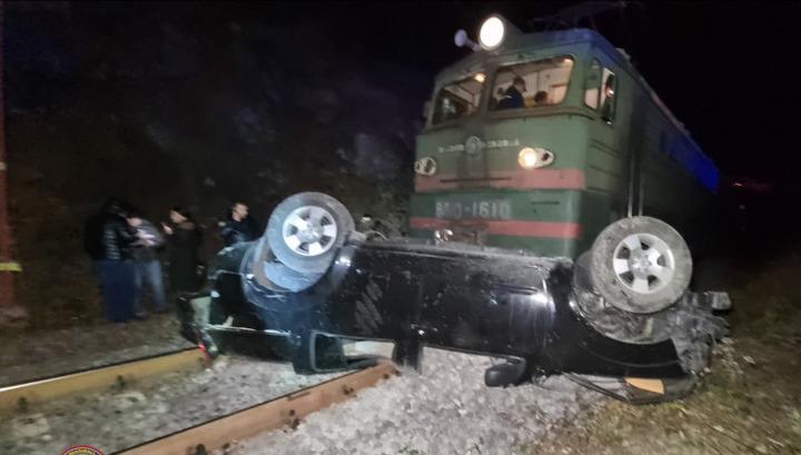 Գնացքը հարվածել է երկաթգծի վրա ընկած ավտոմեքենային. վարորդն ու 3 ուղևորները մահացել են. ՔԿ