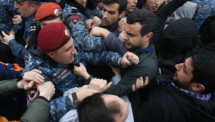 Օսիպյանը պատժել է ցուցարարին հարվածած ոստիկանին