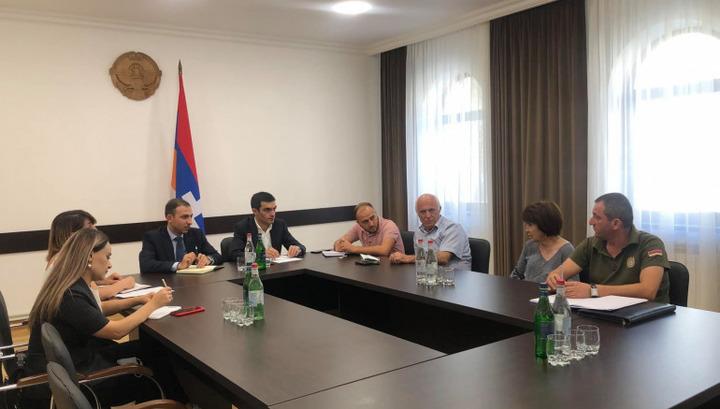 Արցախի ՄԻՊ-ը Երևանում հանդիպել է ՀԿ-ների ներկայացուցիչների հետ