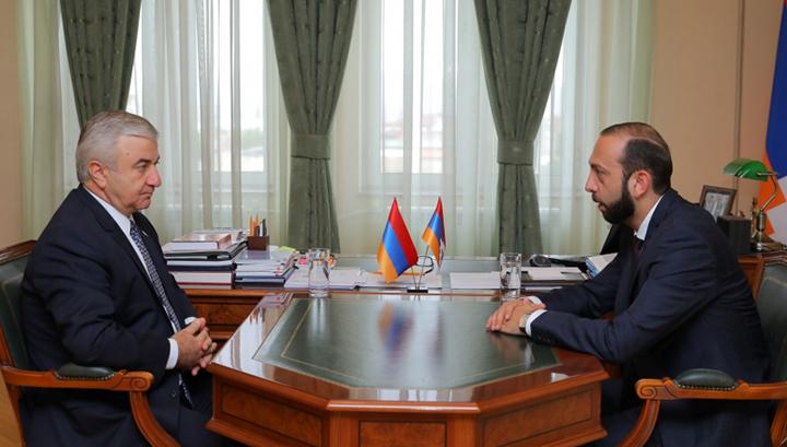 Հայաստանի և Արցախի ԱԺ նախագահները առանձնազրույց են ունեցել
