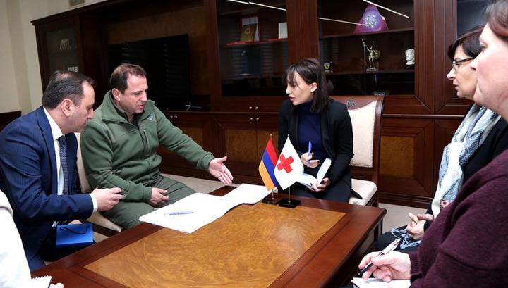 ՊՆ-ում քննարկել են Ադրբեջանում ձերբակալված հայ զինծառայողների հարցը