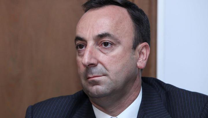 Հրայր Թովմասյանը մեղադրվում է պաշտոնեական լիազորությունները չարաշահելու հատկանիշներով. ՀՔԾ