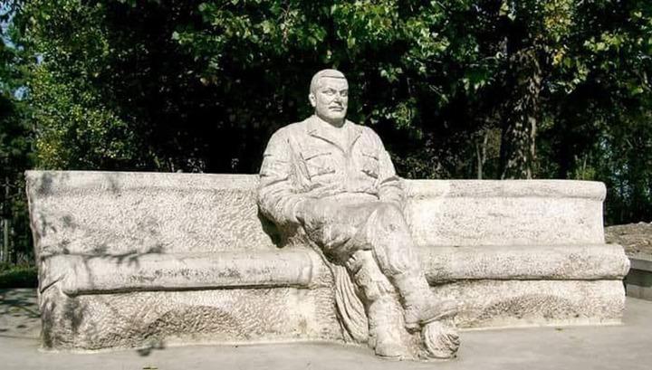 Խնդրել եմ պայթեցնել Վազգեն Սարգսյանի արձանը, բայց ոչ ոք ականջալուր չեղավ․ Սպարապետի եղբորորդի