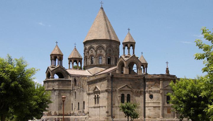 Հայ առաքելական եկեղեցին առաջին հերթին հայ ժողովրդի համար ազգային բարոյականության ուղենիշ է․ «Փաստ»