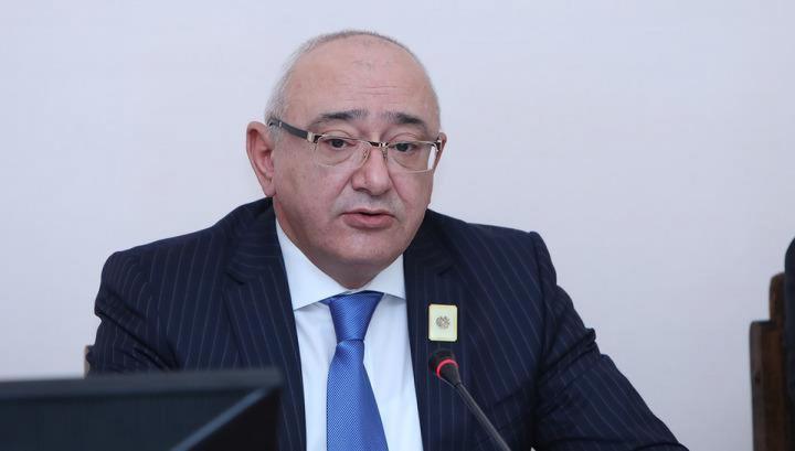 Հրայր Թովմասյանը Տիգրան Մուկուչյանին խնդրեց հաջորդ նիստին ներկայանալ ծրարով ու քվեաթերթիկով