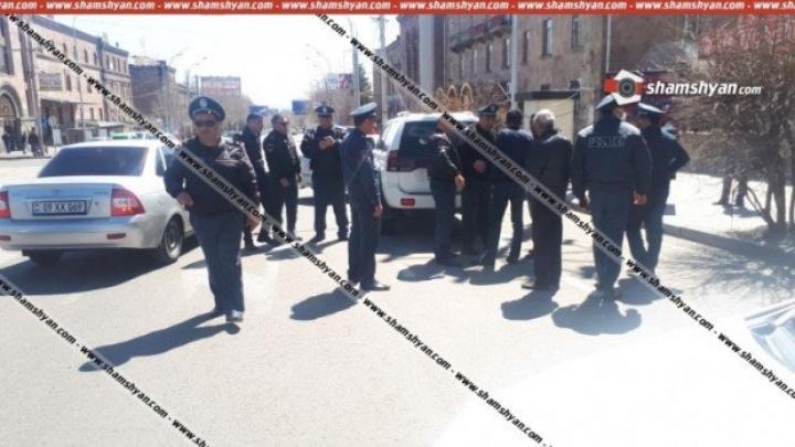 Գյումրիում դանակահարվել են ոստիկանության 2 ծառայողներ