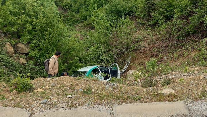 Արցախում ադրբեջանական ռազմական շարասյան մեքենան հրել ու ձորակն է գցել հայկական տաքսին
