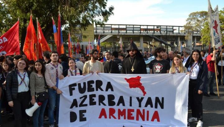 Արգենտինայի հայ համայնքը երթ է իրականացրել դեպի Ադրբեջանի դեսպանատուն