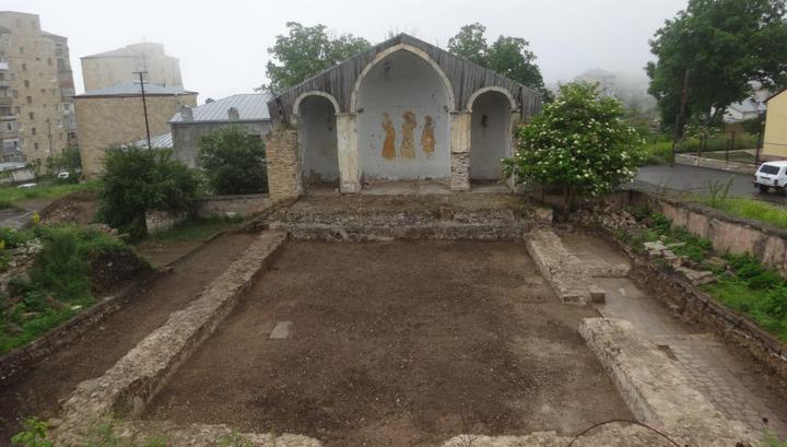 Ադրբեջանն աղբակույտի է վերածել Շուշիի Մեղրեցոց Սբ. Աստվածածին եկեղեցու պատմական շերտերը