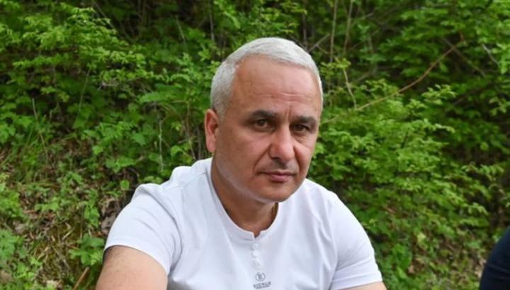 Իրավապահները 6 ժամով ձերբակալել են Միհրան Մախսուդյանին, 24 ժամով եղբորը՝ Եղիշե Մախսուդյանին