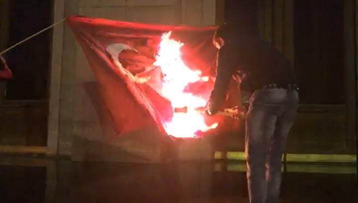 Ազատության հրապարակում վառվել է թուրքական դրոշը՝ ի նշան բողոքի