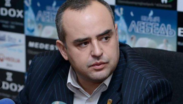 Տիգրան Աթանեսյանը դադարեցնում է Հրայր Թովմասյանի սանիկի շահերի պաշտպանությունը