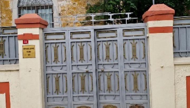 Ստամբուլի հայկական եկեղեցու դռան վրից խաչը պոկել և նետել են