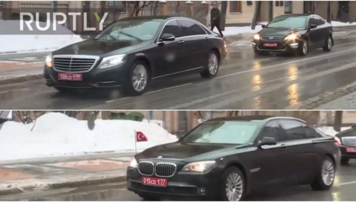 Ռուբեն Ռուբինյանին Մոսկվայում սպասարկող մեքենայի վրայից հանված է Հայաստանի դրոշը