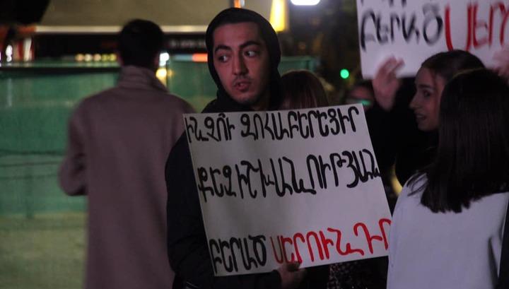 «Ինչո՞ւ զոհաբերեցիր քեզ իշխանության բերած սերունդը»․ բողոքի ակցիա Երևանում