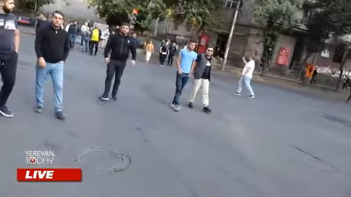 Երևանում անհնազանդության գործողություններ են, փողոցներ են փակ․ ՈւՂԻՂ