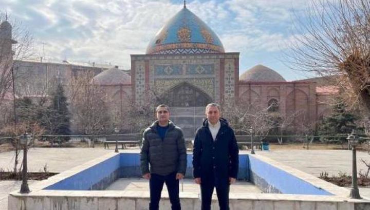 Ադրբեջանցի պատգամավորները Երևանում այցելել են Կապույտ մզկիթ ու այն անվանել «ադրբեջանական»