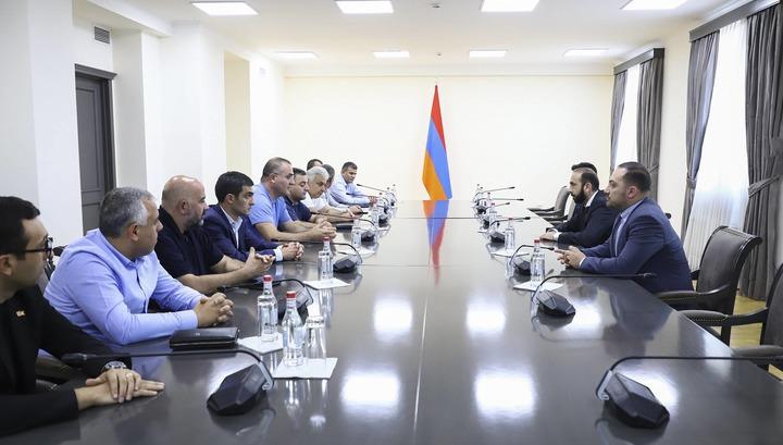 ԱԳ նախարարը Արցախի ԱԺ պատգամավորների հետ քննարկել է Հայաստան-Ադրբեջան հարաբերություններն ու ԼՂ խնդրի կարգավորումը