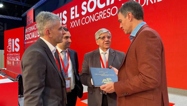 Դավիթ Իշխանյանն Իսպանիայի վարչապետին է փոխանցել Արցախի  քարտեզագիրքը
