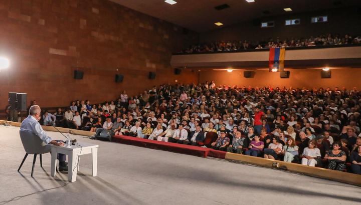 Ռոբերտ Քոչարյանի հանդիպումը քաղաքացիների հետ. Լուսանկարներ