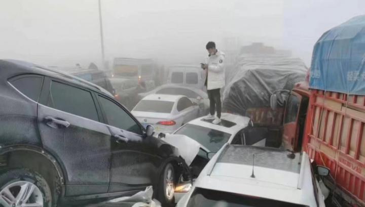Չինաստանում թանձր մառախուղի պատճառով կամրջի վրա բախվել Է ավելի քան 200 ավտոմեքենա