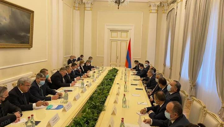 Ընթանում է ՌԴ միջգերատեսչական պատվիրակության հանդիպումը Փաշինյանի հետ