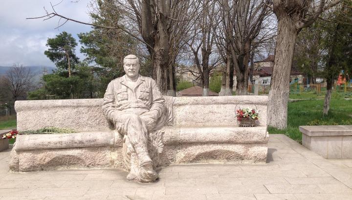 Շուշիում Վազգեն Սարգսյանի քանդակի կրկնօրինակը կտեղադրվի Ջերմուկում