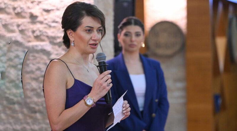 Գործարարներ, պատրաստվեք, Աննա Հակոբյանը դարձյալ գումար է հավաքում