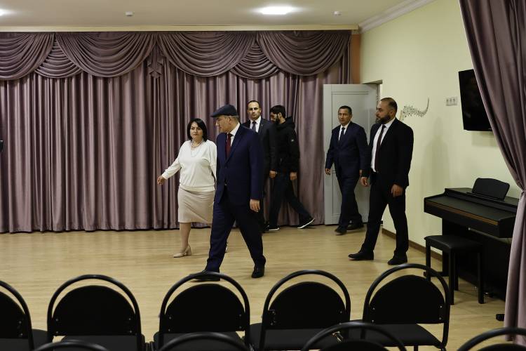 «Կինտոյի գլխարկը դրել, եկել է Կապան»․ «Հրապարակ»