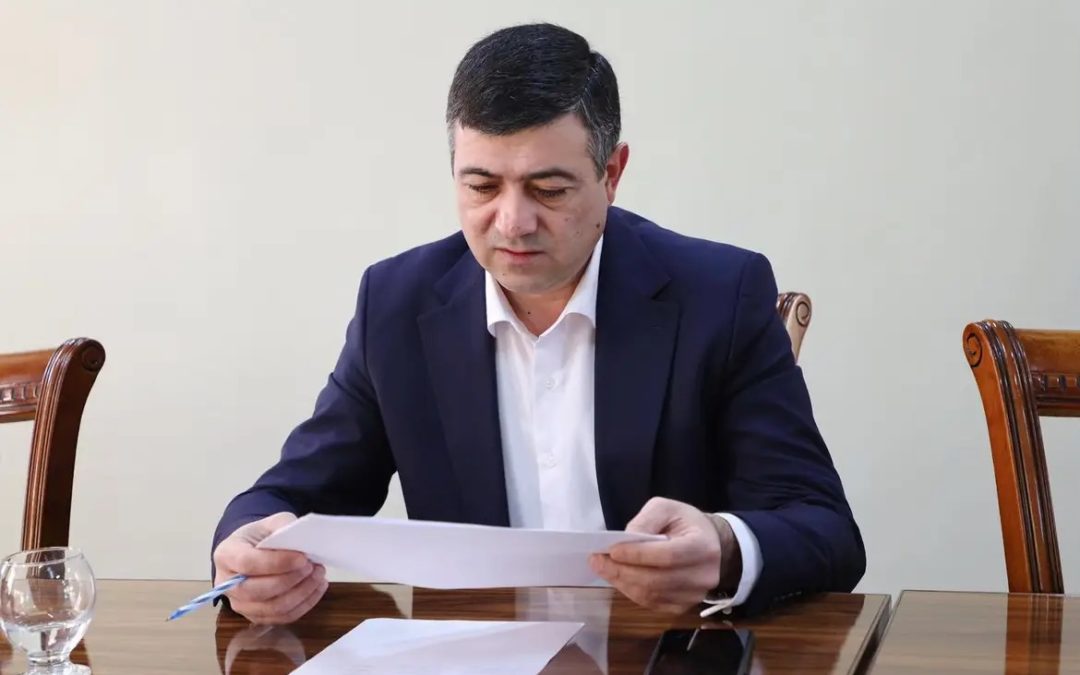 Որոշել են Սարիկ Մինասյանին անգործ չթողնել և նրան մի լուրջ պաշտոն տալ. «Հրապարակ»