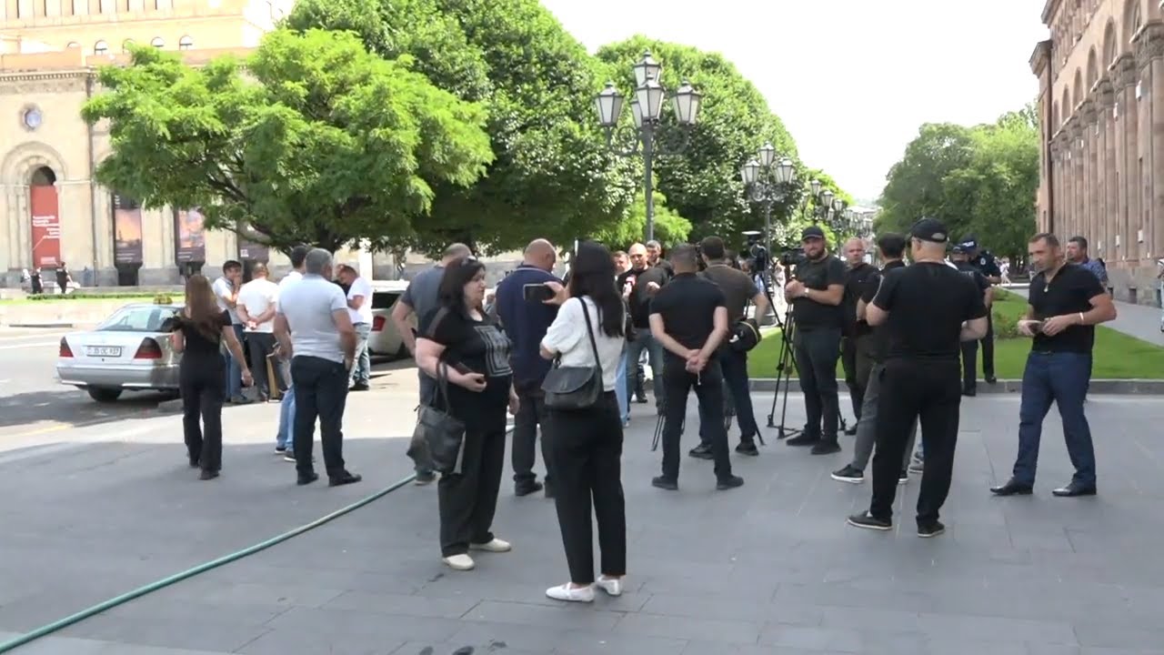 ԱՅՍ ՊԱՀԻՆ | ՈՒՂԻՂ | Բեռնատարների վարորդների բողոքի ակցիան՝ կառավարության դիմաց