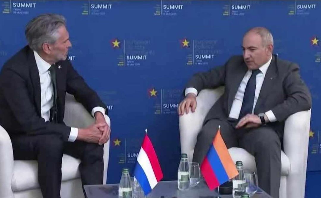 ԱԳՆ-ն աշխատանքից հեռացրել է Փաշինյանի առջև դրոշը գլխիվայր դրած աշխատակցին. Factor.am