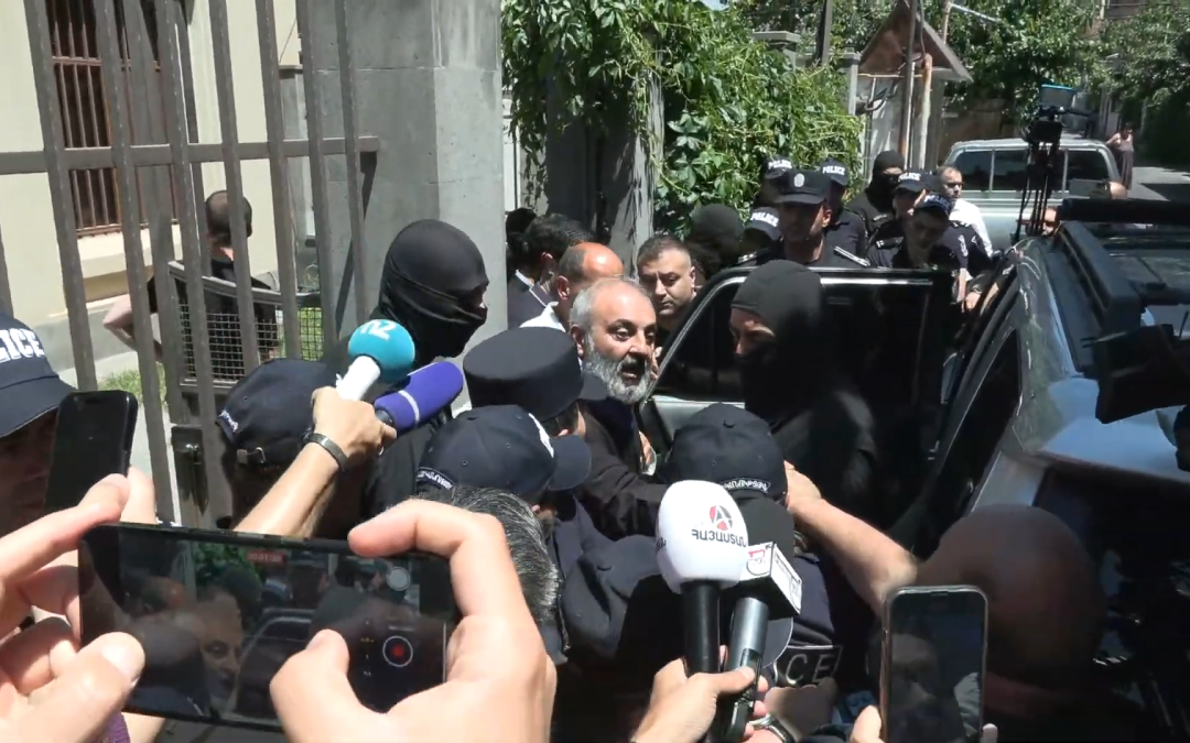 Իշխանությունն ինքն էլ հրաշալի գիտի՝ հորինված թղթի վրա ապօրինի հետապնդումներ է իրականացնում․ Սրբազան պայքար